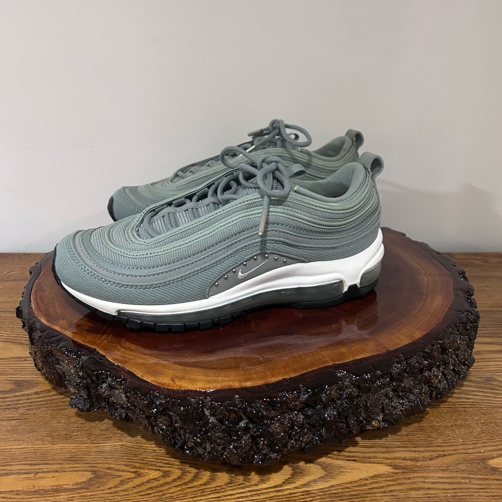 Woman’s Nike sneakers